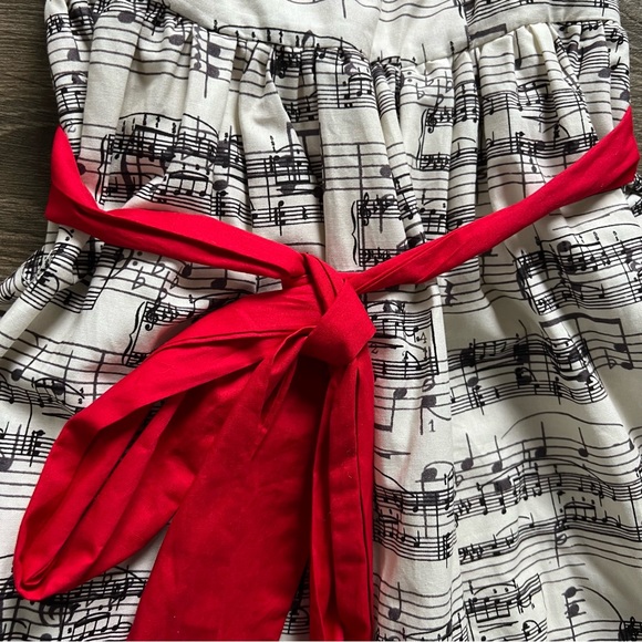 ModCloth Musical Note Dress Sleeveless Red Bow Knee Length Lined Women's size 6 - Picture 6 of 12